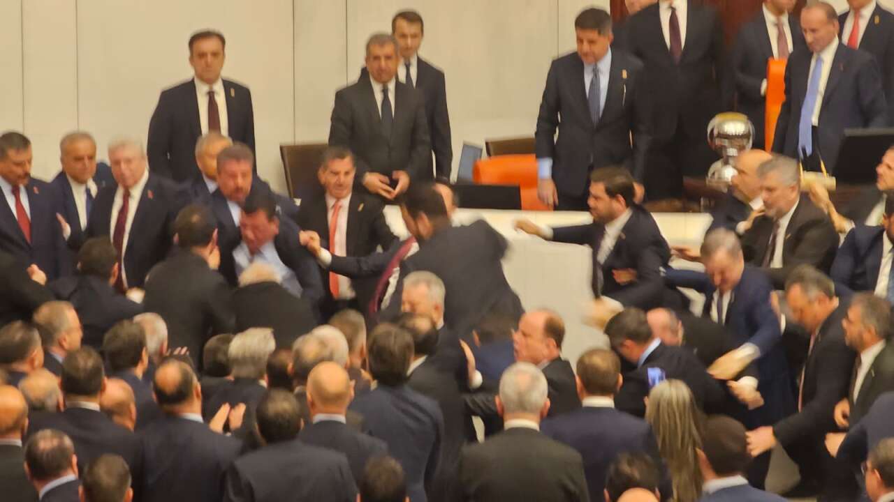 Meclis'te Akın Gürlek kavgası: Osman Gökçek sahnede 5